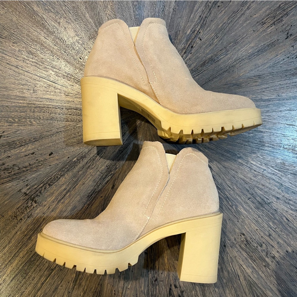 Dolce Vita Women's Light Sand Suede Lug Sole‎ Platform Ankle Booties. Size 8.5 - Picture 3 of 12